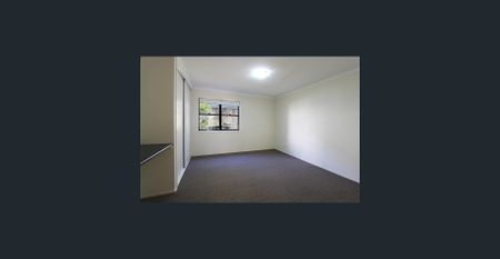TRENDY GROUND FLOOR APARTMENT - Photo 3