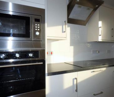3 bedroom detached bungalow to rent - Photo 2