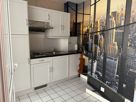 Appartement à louer - REIMS HYPER CENTRE - Photo 2
