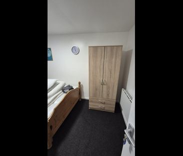 Room in a Shared Flat, Birmingham, B12 - Photo 4