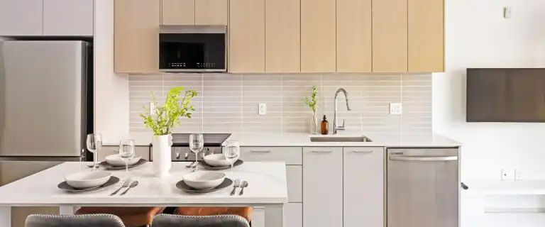 City Suites Oxford | 1529 Oxford Street, North Vancouver - Photo 1