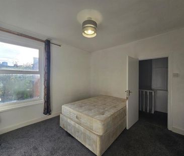 4 bedroom terraced house to rent - Photo 5