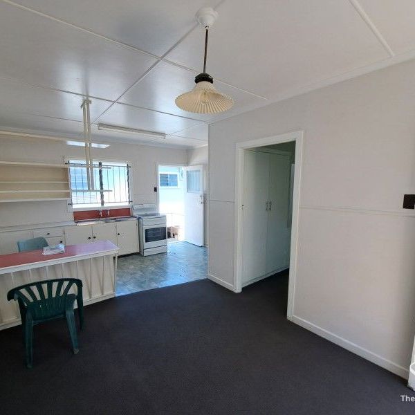 GREAT WEST END LOCATION NEAR BOUNDARY STREET SHOPS and RESTAURANTS - VIEW AT OPEN FOR INSPECTION - Photo 1