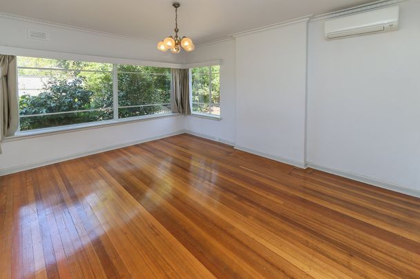 Spacious living - Photo 1