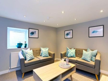 1 bedroom in a house share to rent - Photo 2