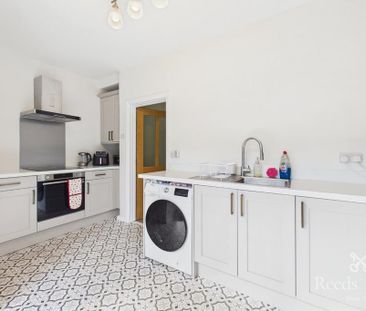 2 bedroom semi-detached house to rent - Photo 4