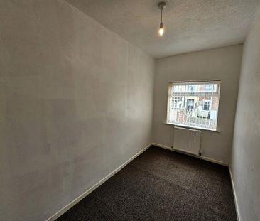 4 bedroom terraced house to rent - Photo 5