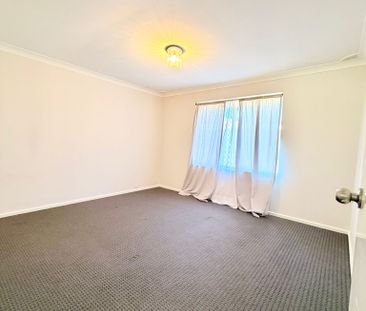 10 Serls Street, Armadale WA 6112 - House For Rent | Domain - Photo 5