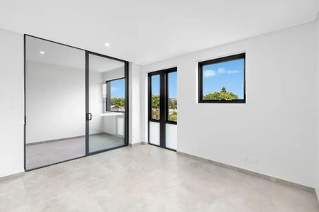 Modern 2-Bedroom Apartment in St Peters - Photo 3