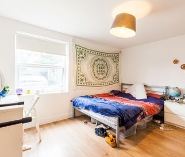 3 bedroom flat to rent - Photo 4