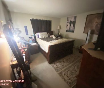 GREAT 2 BED 1.5 BATH 4TH-FLOOR APARTMENT W/AN OUTDOOR PARKING STALL... - Photo 4
