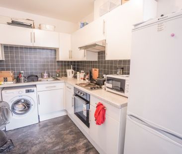 3 Bedroom Flat To Rent in Lansdowne - £1,350 pcm Tenancy Info - Photo 6