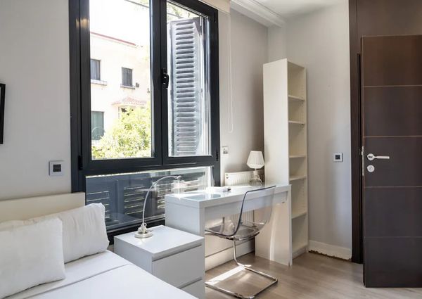 Calle de Pilar de Zaragoza, Madrid, Community of Madrid 28028