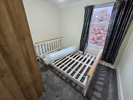 Room in a Shared House, Lawrence Road, L15 - Photo 4