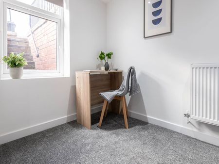 Wetherby Grove (room 1), Burley, Leeds - Photo 4