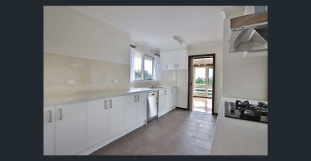 Family Home with Stunning View zoned to East Doncaster Secondary College - Photo 5