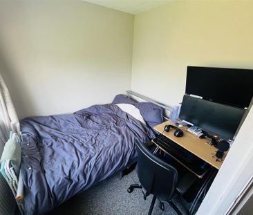 4 bedroom semi-detached house to rent - Photo 4