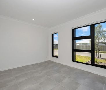 New 4 Bedroom Beauty! - Photo 3