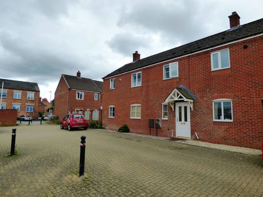 Flat to rent on - Photo 1