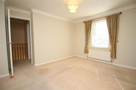 3 bedroom semi-detached house to rent - Photo 5