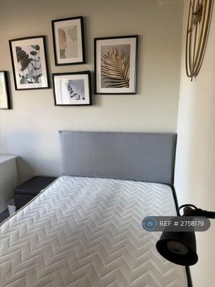 1 bedroom in a house share to rent - Photo 1