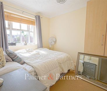 3 bedroom end of terrace house to rent - Photo 2