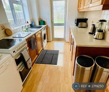 1 bedroom in a house share to rent - Photo 1