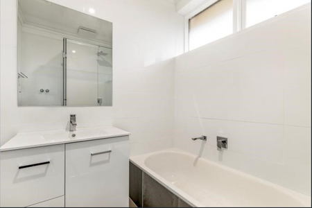 2 / 4 Orrong Rd, Elsternwick - Photo 3