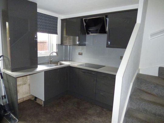 2 bedroom terraced house to rent - Photo 1