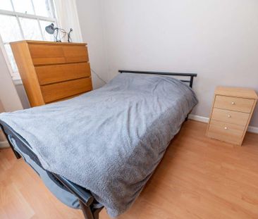 3 bedroom flat to rent - Photo 6