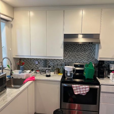 41/2 a Laval dispo Maintenant internet , Thermopompe chaud et froid Locker privé inclus - Photo 3