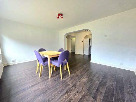 2 bedroom ground floor flat to rent - Photo 2