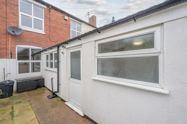 3 bedroom House To Let Total Size: 1023 SQ FT - Photo 1