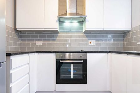 2 bed Flat for rent - Photo 2