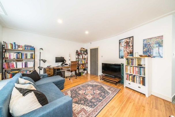 Lower Square, Old Isleworth, TW7 - Photo 1