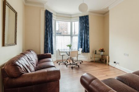 1 bedroom in a house share to rent - Photo 2