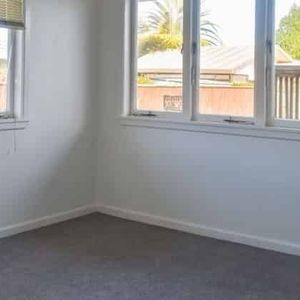 Beauty on Victoria Street - Photo 2