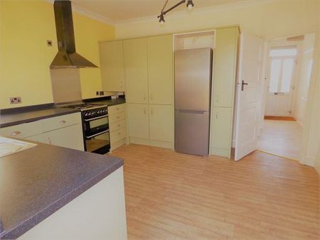 2 bedroom semi-detached bungalow to rent - Photo 2