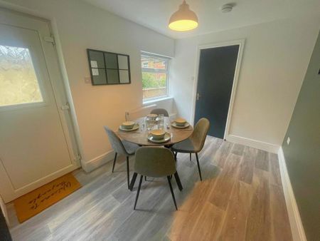 1 bedroom in a house share to rent - Photo 2