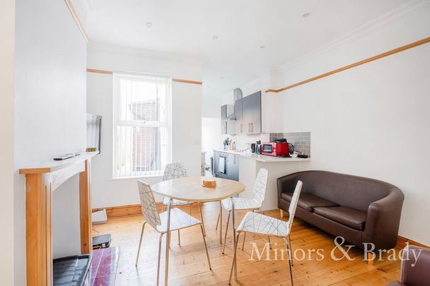 4 bedroom terraced house to rent - Photo 1