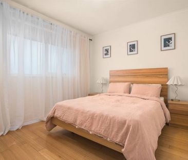 AMAZING LOCATION | UPDATED UNIT | QUIET BLOCK - Photo 5