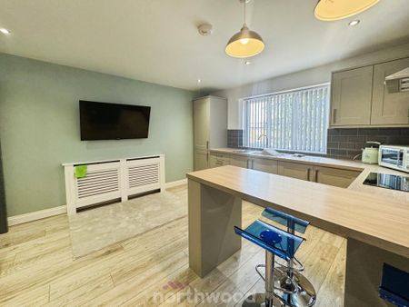 4 bedroom semi-detached house to rent - Photo 3
