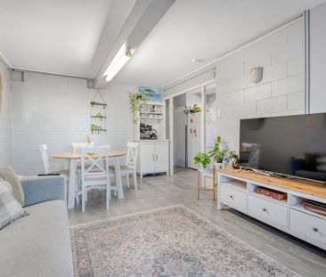 ELECTRICITY, WATER, WIFI INCLUDED - UNIT BY THE BAY IN CLONTARF - Photo 1