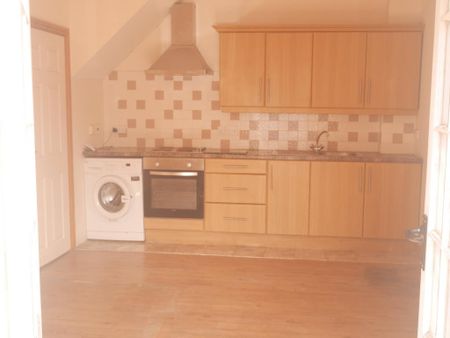 1 bedroom coach house to rent - Photo 3