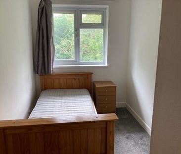 3 bedroom flat to rent - Photo 3