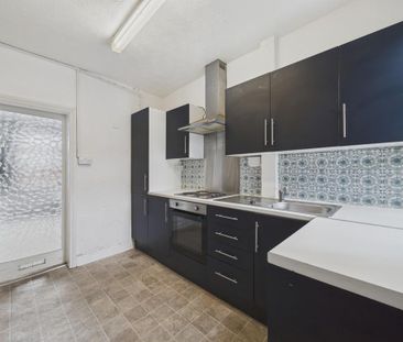 2 bedroom end of terrace house to rent - Photo 6