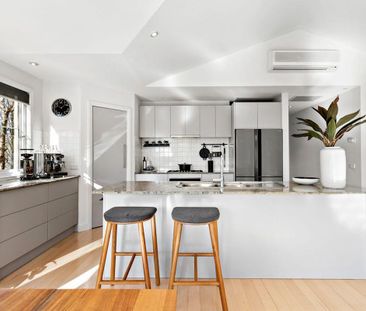 Luxury Beachside Living- Furnished. - Photo 3