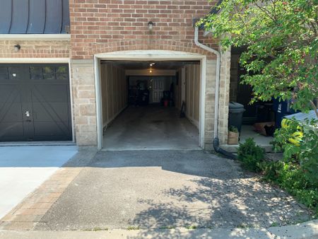 For Lease - 10 Mendota Road, Toronto, Ontario - Photo 3