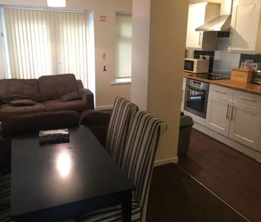 5 Bed Semi-Detached House, Mornington Crescent, M14 - Photo 6