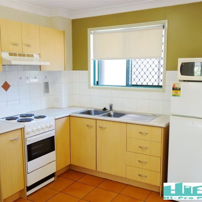 FURNISHED ONE BEDROOM UNIT with Carspace - Photo 1